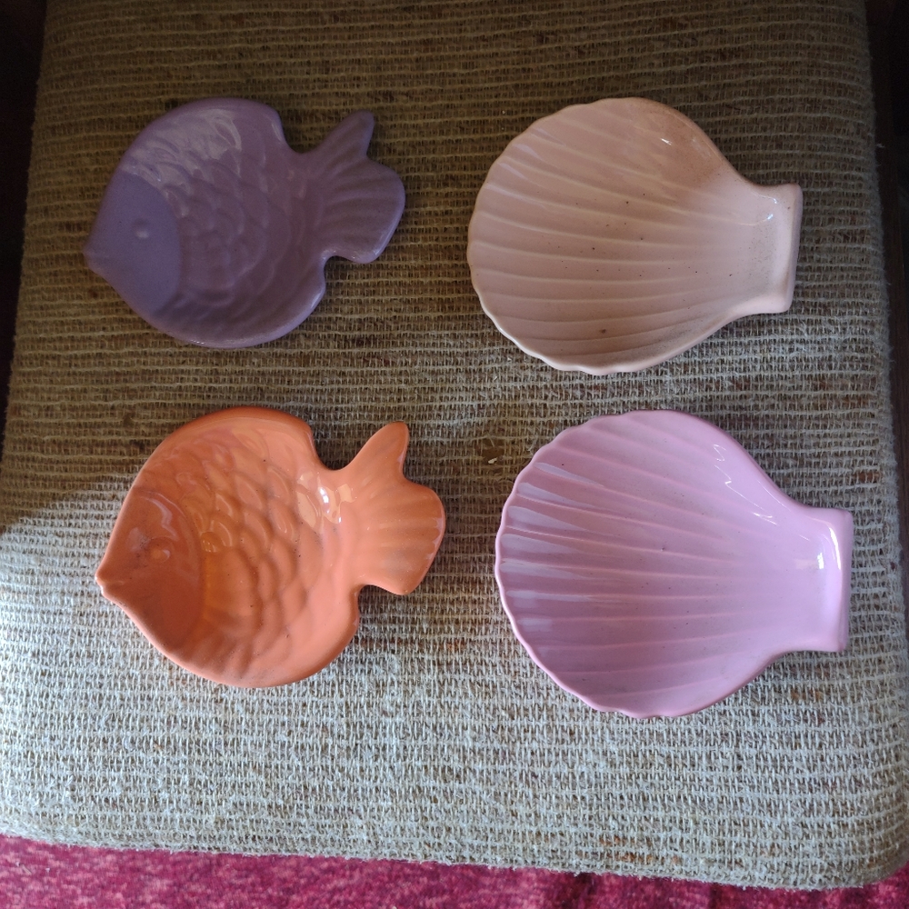 NEW!!! VINTAGE SATURDAY KNIGHT FOUR SOAP DISHES. 1990s